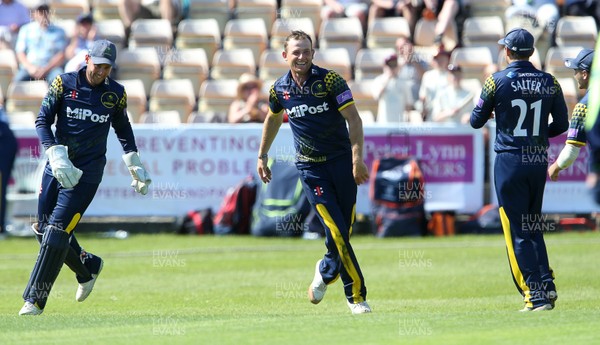 030618 - Glamorgan v Hampshire - Royal London One Day Cup - Graham Wagg celebrates with Chris Cooke of Glamorgan after Joe Weatherley is caught