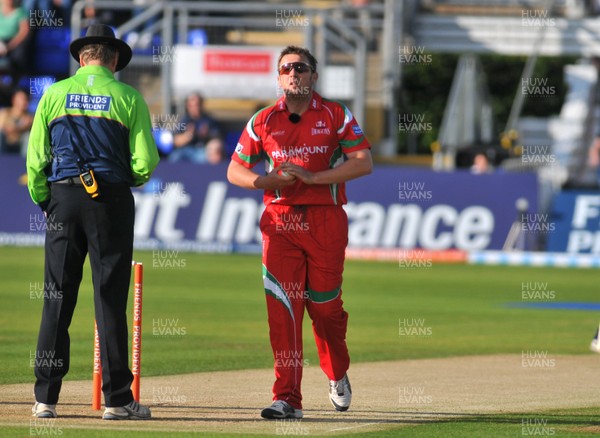 08.06.10 - Glamorgan Dragons V Hampshire Royals, Friends Provident Twenty20. Glamorgans Robert Croft 