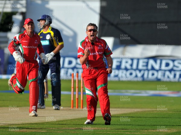 08.06.10 - Glamorgan Dragons V Hampshire Royals, Friends Provident Twenty20. Glamorgans Robert Croft celebrates his 998th wicket. 