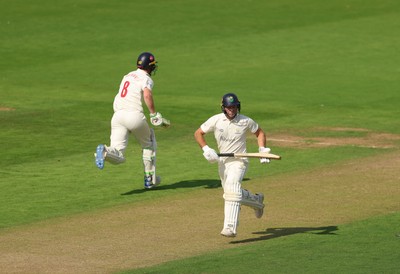 270826 - Glamorgan v Hampshire, Rothesay County Championship Division 1 - Colin Ingram of Glamorgan and Ben Kellaway of Glamorgan add the runs