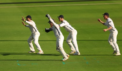 270826 - Glamorgan v Hampshire, Rothesay County Championship Division 1 - Hampshire fielders celebrate as Kyle Abbott of Hampshire dismisses Sean Dickson of Glamorgan