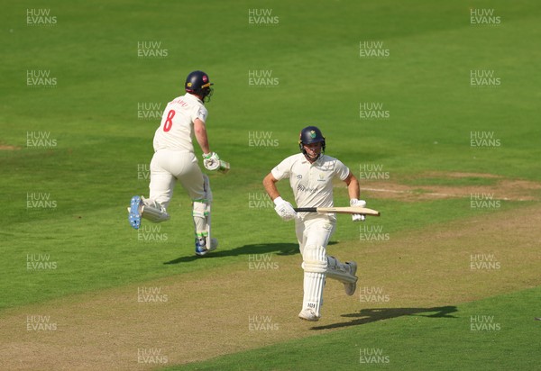 270826 - Glamorgan v Hampshire, Rothesay County Championship Division 1 - Colin Ingram of Glamorgan and Ben Kellaway of Glamorgan add the runs