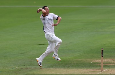 280826 - Glamorgan v Hampshire, Rothesay County Championship Division 1 - Kyle Abbott of Glamorgan bowling