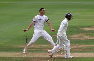 280826 - Glamorgan v Hampshire, Rothesay County Championship Division 1 - Kyle Abbott of Glamorgan bowling