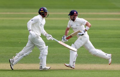 280826 - Glamorgan v Hampshire, Rothesay County Championship Division 1 - Timm Van Der Gugten and Dan Douthwaite of Glamorgan batting