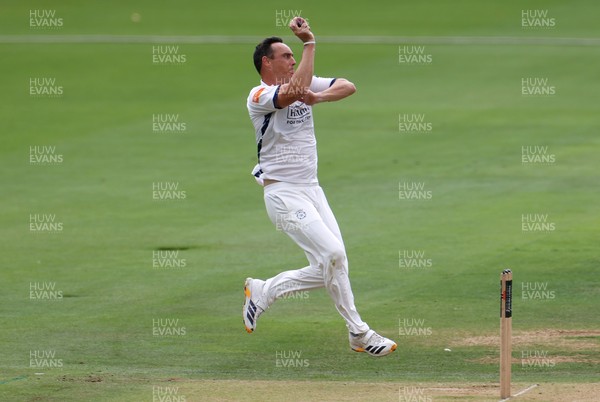 280826 - Glamorgan v Hampshire, Rothesay County Championship Division 1 - Kyle Abbott of Glamorgan bowling