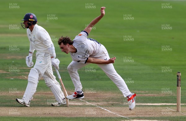 280826 - Glamorgan v Hampshire, Rothesay County Championship Division 1 - Eddie Jack of Hampshire bowling