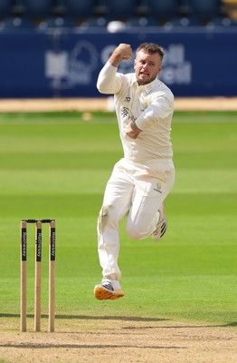 300826 Glamorgan v Hampshire, Rothesay County Championship Division 1 - Mason Crane of Glamorgan bowls