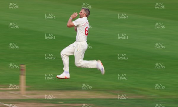 300826 Glamorgan v Hampshire, Rothesay County Championship Division 1 - Timm van der Gugten of Glamorgan bowls