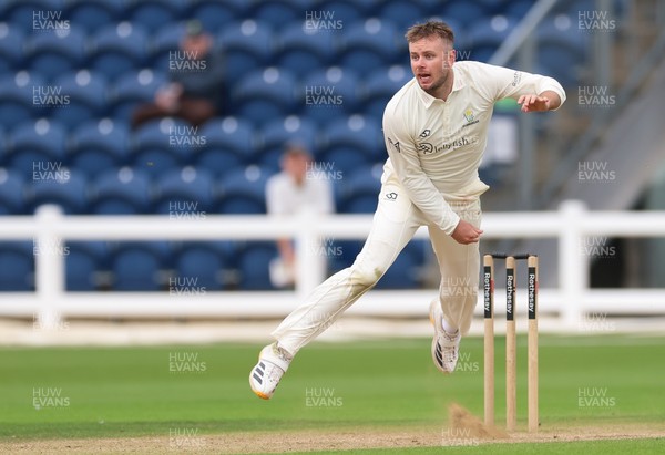 300826 Glamorgan v Hampshire, Rothesay County Championship Division 1 - Mason Crane of Glamorgan bowls