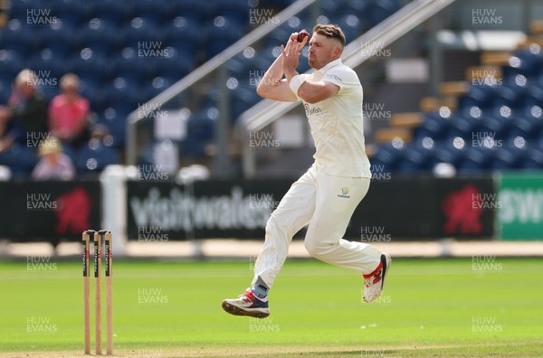 300826 Glamorgan v Hampshire, Rothesay County Championship Division 1 - Dan Douthwaite of Glamorgan bowls