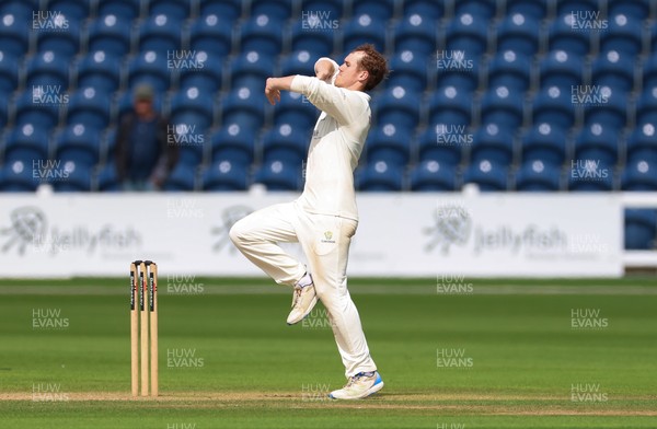 300826 Glamorgan v Hampshire, Rothesay County Championship Division 1 - Ben Kellaway of Glamorgan bowls