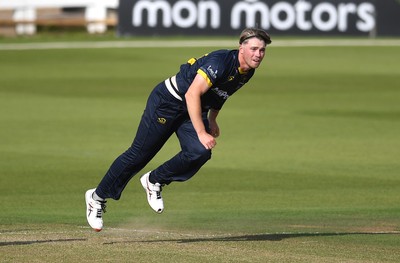 160621 - Glamorgan v Kent - T20 Vitality Blast - Dan Douthwaite of Glamorgan bowls