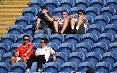 160621 - Glamorgan v Kent - T20 Vitality Blast - Fans look on during the game