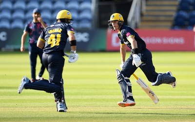 160621 - Glamorgan v Kent - T20 Vitality Blast - Marcus Labuschagne of Glamorgan and Colin Ingram of Glamorgan make runs