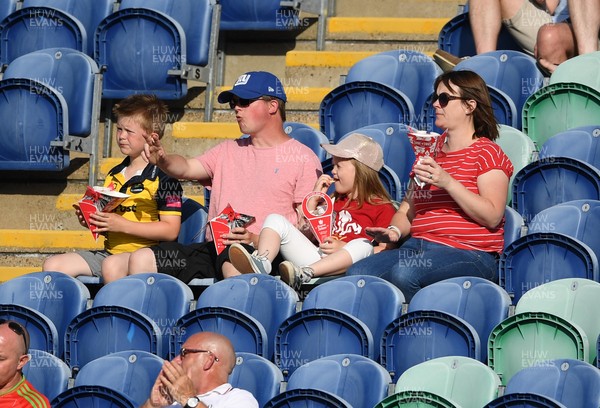 160621 - Glamorgan v Kent - T20 Vitality Blast - Fans look on during the game
