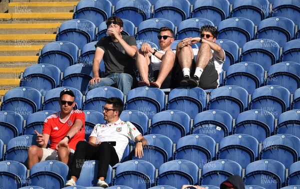 160621 - Glamorgan v Kent - T20 Vitality Blast - Fans look on during the game