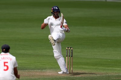 220725 - Glamorgan v Kent - Rothesay County Championship Division 2 - Wes Agar of Kent batting
