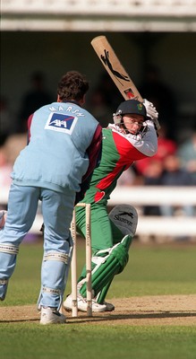 260498 - Glamorgan v Kent - AXA League -  Adrian Dale of Glamorgan edges off Alan Igglesden