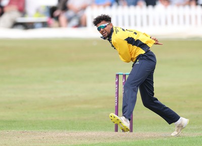 170822 - Glamorgan v Lancashire, Royal London One Day Cup - Prem Sisodiya of Glamorgan bowls