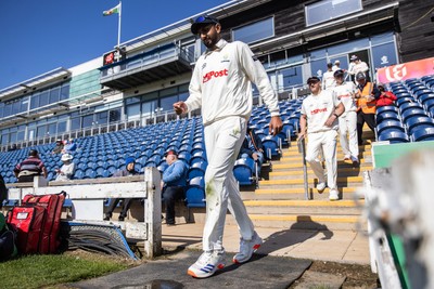 050425 - Glamorgan v Leicestershire - Rothesay County Championship Division 2 - Shoaib Bashir of Glamorgan
