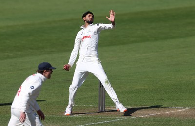 050425 - Glamorgan v Leicestershire - Rothesay County Championship Division 2 - Shoaib Bashir of Glamorgan bowling