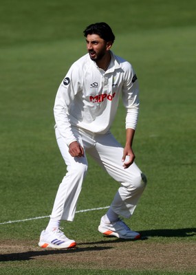 050425 - Glamorgan v Leicestershire - Rothesay County Championship Division 2 - Shoaib Bashir of Glamorgan bowling
