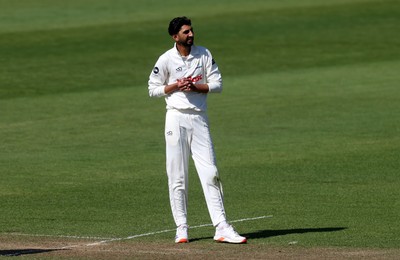 050425 - Glamorgan v Leicestershire - Rothesay County Championship Division 2 - Shoaib Bashir of Glamorgan bowling