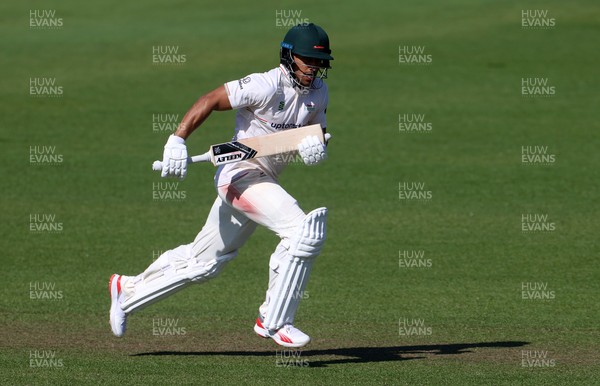 050425 - Glamorgan v Leicestershire - Rothesay County Championship Division 2 - Ben Mike of Leicestershire batting
