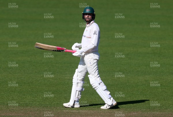 050425 - Glamorgan v Leicestershire - Rothesay County Championship Division 2 - Sol Budinger of Leicestershire acknowledges his half century