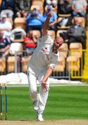 21.07.10. LV= County Championship Cricket, Division 2, Glamorgan v Leicestershire. David Harrison bowling for Glamorgan. 