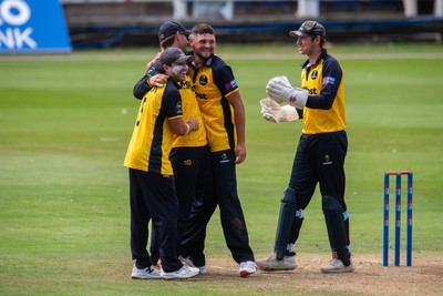 260825 - Glamorgan v Leicestershire - Metro Bank One Day Cup - Henry Hurle of Glamorgan CCC  celebrates with his teammates after running out Peter Hanscombe of Leicestershire CCC