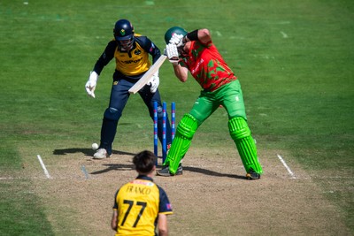260825 - Glamorgan v Leicestershire - Metro Bank One Day Cup - Romano Franco of Glamorgan CCC bowls Roman Walker of Leicestershire CCC