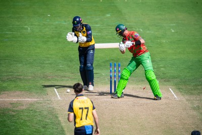 260825 - Glamorgan v Leicestershire - Metro Bank One Day Cup - Romano Franco of Glamorgan CCC bowls Roman Walker of Leicestershire CCC