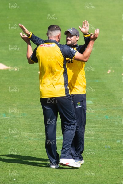 260825 - Glamorgan v Leicestershire - Metro Bank One Day Cup - Tom Horton of Glamorgan CCC celebrates a wicket with Billy Root of Glamorgan CCC