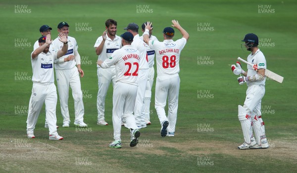 140719 - Glamorgan v Middlesex, Specsavers County Championship Division 2 - Glamorgan players celebrate after Charlie Hemphrey of Glamorgan catches Stevie Eskinazi of Middlesex off the bowling of Lukas Carey of Glamorgan