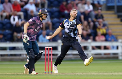 180725 - Glamorgan v Middlesex - Vitality T20 Blast - Timm Van Der Gugten of Glamorgan bowling