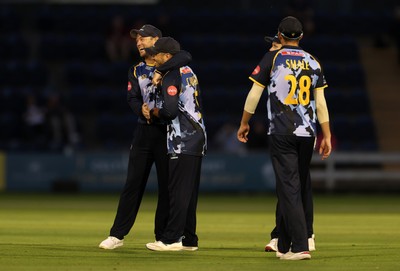 180725 - Glamorgan v Middlesex - Vitality T20 Blast - Kiran Carlson of Glamorgan celebrates with Colin Ingram after dismissing Noah Cornwell