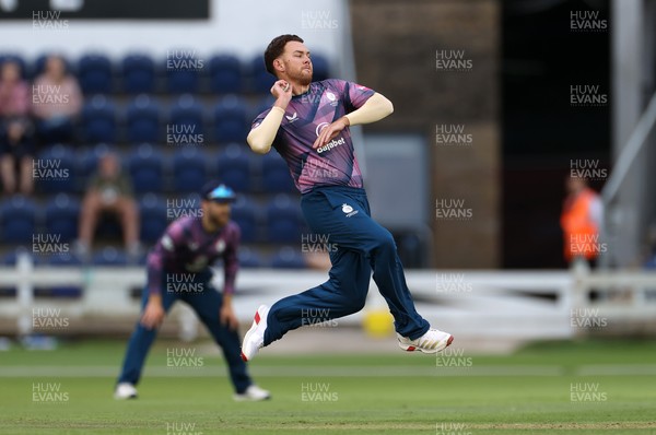 180725 - Glamorgan v Middlesex - Vitality T20 Blast - Ryan Higgins of Middlesex bowling