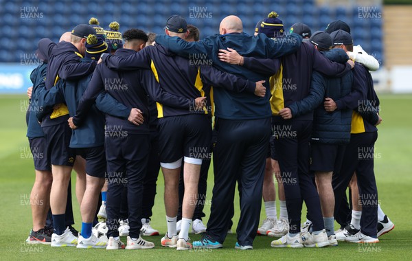 220422 - Glamorgan v Middlesex, LV= County Championship Division 2  - Glamorgan squad huddle up during warm up ahead of the match
