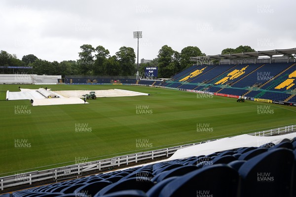 240525 - Glamorgan v Middlesex - Rothesay County Championship - Play has been delayed after lunch due to the rain