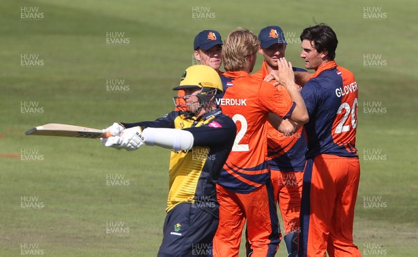 040719 - Glamorgan Cricket v Netherlands - T20 Friendly - Netherlands celebrates after Dan Douthwaite of Glamorgan is bowled