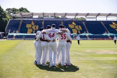 160525 - Glamorgan v Northamptonshire - Rothesay County Championship, Division Two - Glamorgan team huddle