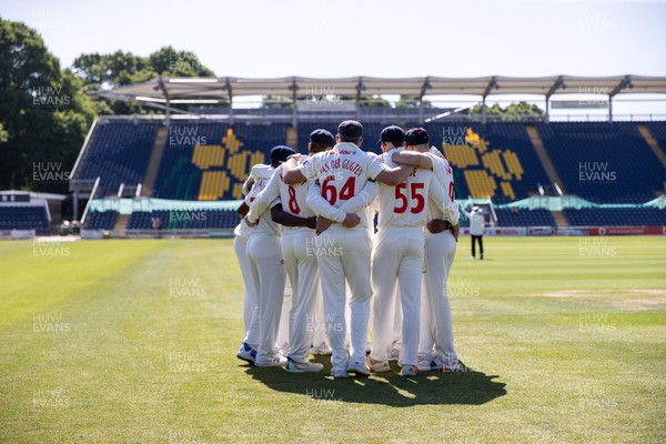 160525 - Glamorgan v Northamptonshire - Rothesay County Championship, Division Two - Glamorgan team huddle