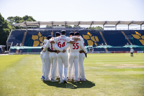 160525 - Glamorgan v Northamptonshire - Rothesay County Championship, Division Two - Glamorgan team huddle
