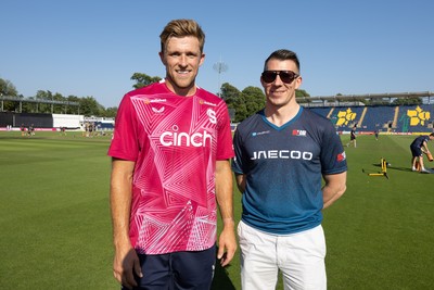080726 - Glamorgan v Northamptonshire Steelbacks, Vitality Blast Men - Coin toss ahead of the match