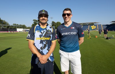 080726 - Glamorgan v Northamptonshire Steelbacks, Vitality Blast Men - Coin toss ahead of the match