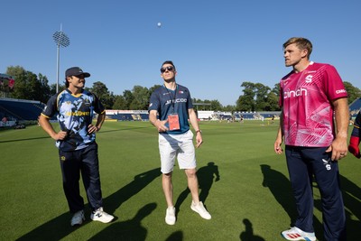 080726 - Glamorgan v Northamptonshire Steelbacks, Vitality Blast Men - Coin toss ahead of the match