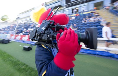 080726 - Glamorgan v Northamptonshire Steelbacks, Vitality Blast Men - Morgan the Glamorgan mascot debuts as camera operator for the pre match build up