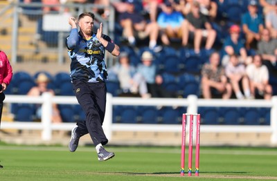 080726 - Glamorgan v Northamptonshire Steelbacks, Vitality Blast Men - Dan Douthwaite of Glamorgan  bowls